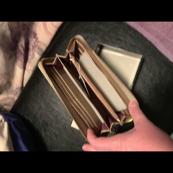 Wallets - Picture 4 of 4